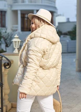 Жіноча куртка-шубка молочного кольору skl92-3550814 фото