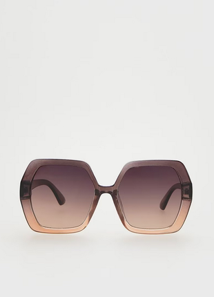 Женские большие пластиковые солнцезащитные очки серые бежевые стильные 2024
