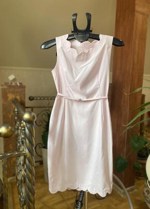 Розовое платье с пиджаком