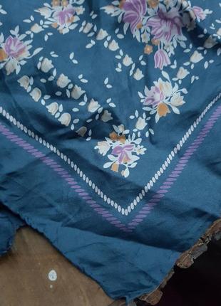 Красивый атласный платок серо-синий3 фото