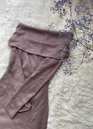 Платье с открытыми плечами