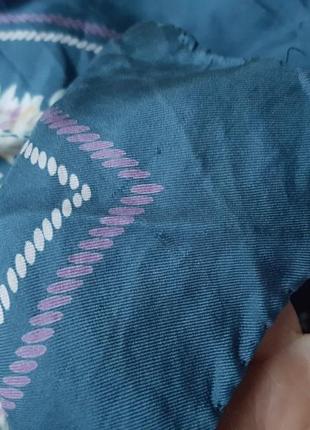 Красивый атласный платок серо-синий7 фото