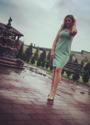 Сукня з вирізи,зеленого кольору