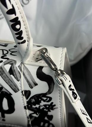 💎 сумка в стиле ваlеnсiаgа hourglass small handbag graffiti in white8 фото