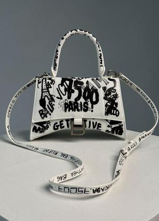 💎 сумка в стиле ваlеnсiаgа hourglass small handbag graffiti in white10 фото
