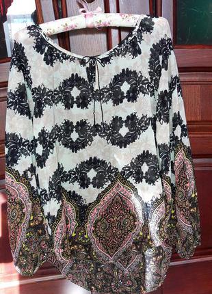 Стильная блуза с комбинированным рисунком-орнаментом , удлиненная спинка2 фото
