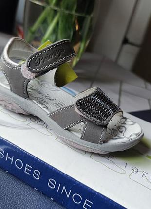 Новые кожаные босоножки (сандалии) primigi