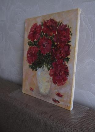 Картина червоні півонії в білій вазі, полотно, олія, 35 на 45 см2 фото