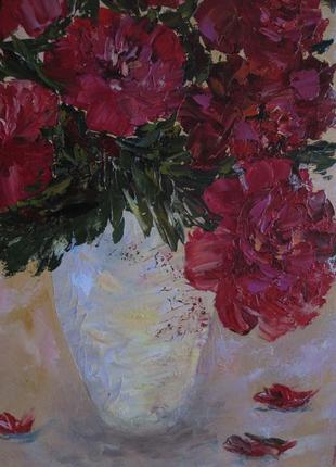Картина червоні півонії в білій вазі, полотно, олія, 35 на 45 см4 фото