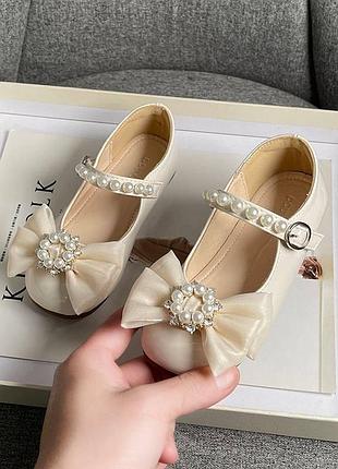 🦋стильні, лаковані туфлі.