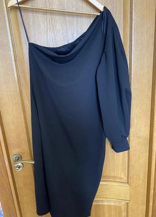 Чёрное очень красивое платье по фигуре на одно плечо 50 -52 р