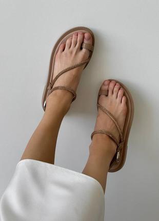 Трендовые женские бежевые кожаные босоножки, сандали с камушками4 фото