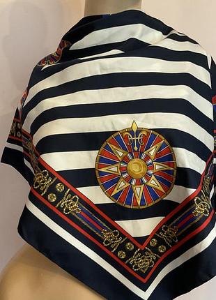 Яскрава велика хустка