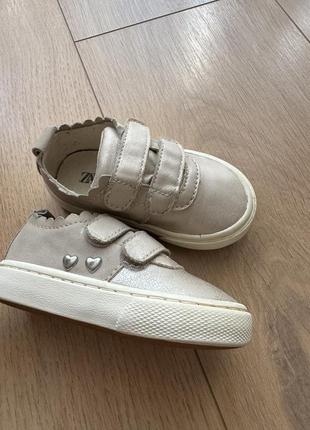 Кросівки zara