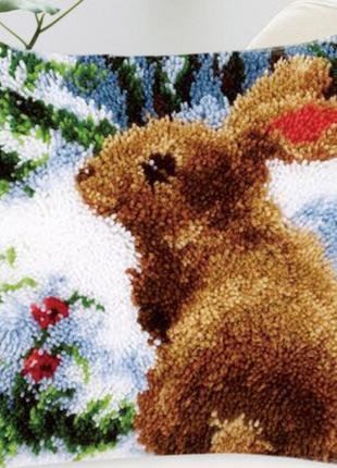 Набор для ковровой вышивки подушка кролик (наволочка с канвой, нитки, крючок для ковровой вышивки)