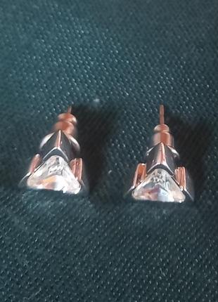 Неймовірні, вінтажні  посріблені пусети високої якості із фіанітами. є маркування. англія.