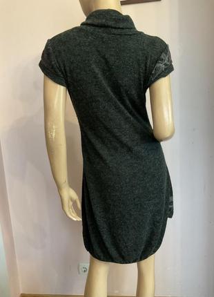 Трикотажное бутиковое итальянское платье/s- m/ шерсть 30%