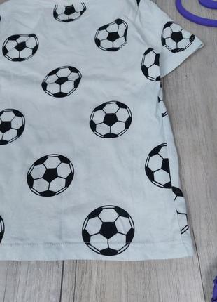 Футболка для мальчика h&m белая с принтом футбольные мячи размер 110/116 (5-6 лет)3 фото