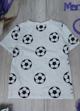 Футболка для мальчика h&m белая с принтом футбольные мячи размер 110/116 (5-6 лет)4 фото