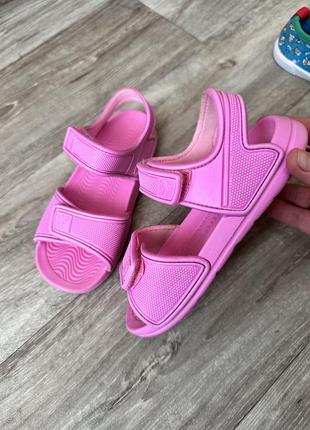 Босоніжки пінка