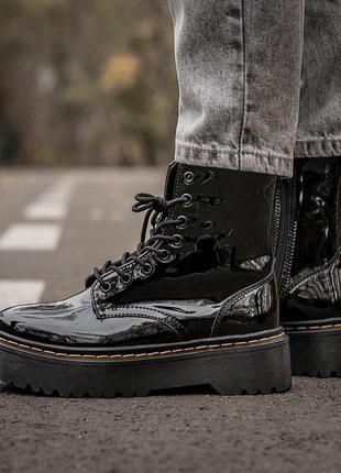 Лакові dr. martens jadon платформа без хутра