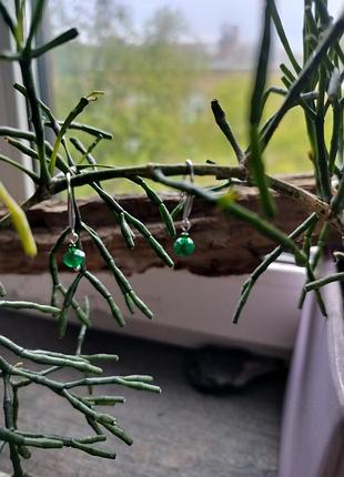 Серебряные серьги с изумрудами