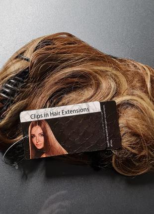 Волосы с заколкой