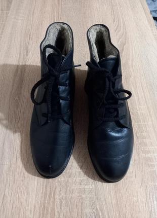 Кожаные ботинки на меху2 фото