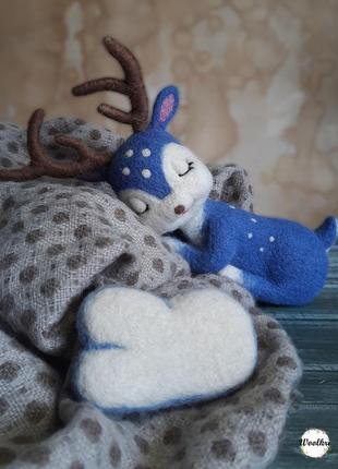 Спляче оленятко - звалена іграшка із вовни2 фото