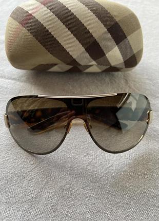 Мужские солнцезащитные очки с футляром burberry