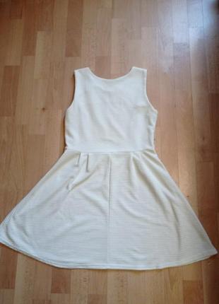 Біла сукня у горизонтальний рубчик2 фото