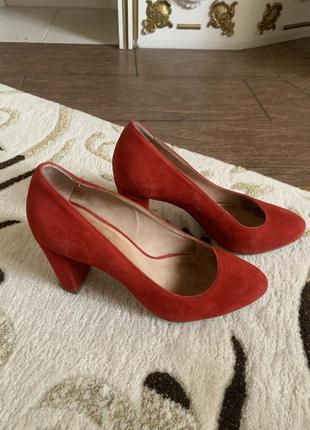 Замшеві натуральні червоні туфлі minelli3 фото