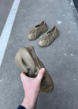 Шлепанцы кроксы мужские yeezy runner6 фото