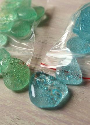 Скляні кабошони бірюзового коліру з бульбашками.4 фото