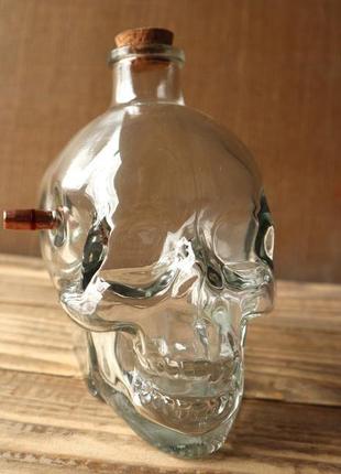Скляний череп, графин для напоїв, з кулею.5 фото