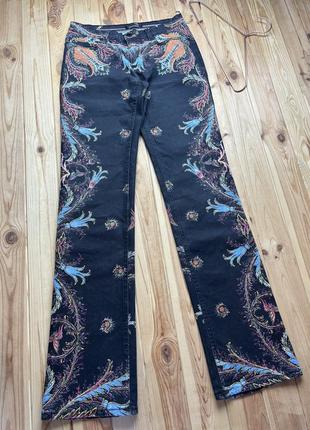 Брюки - джинсы roberto cavalli gray printed flared bottom jeans из новых коллекций1 фото