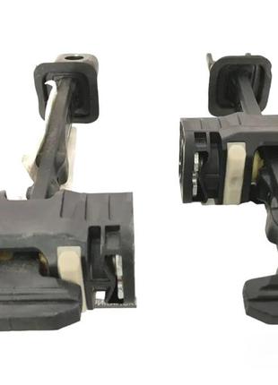 Ограничитель двери задний левый vw jetta 2015-2018  mk6 usa оригинал б/у 5c6-839-249-c