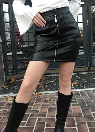 Спідниця еко шкіра чорна в кольорах на блискавці