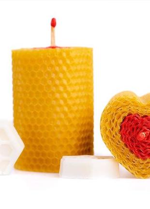 Набір медових екологічних свічок в формі серця з вощини7 фото