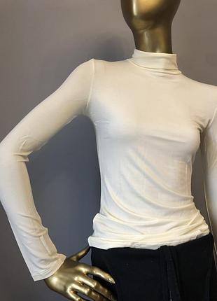 Молочний гольф водолазка