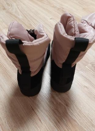 Классные зимние ботинки в нежно‐пудровом цвете2 фото
