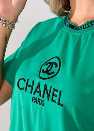 Жіноча зелена футболка з коротким рукавом і вишитим логотипом шанель chanel paris2 фото