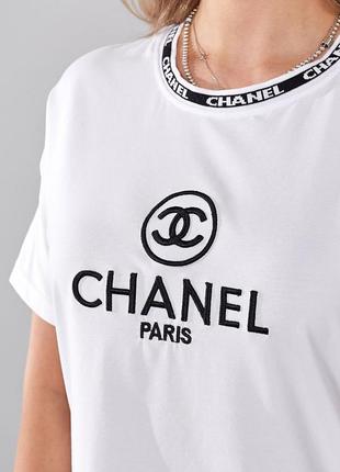 Женская белая футболка с коротким рукавом и вышитым логотипом шаннель chanel paris3 фото