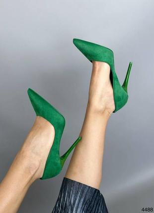 Смарагдові туфлі лодочки на підборах зелені10 фото
