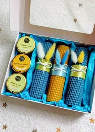 Подарочный набор свечей из вощины ручной работы и крем мёда. красивый, оригинальный подарок женщине1 фото