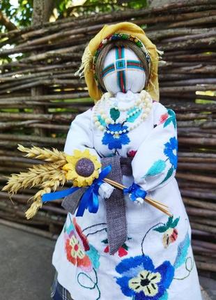 Кукла мотанка, женщина с подсолнухом и колосками, символ щедрого урожая, вышитая кукла на подставке7 фото