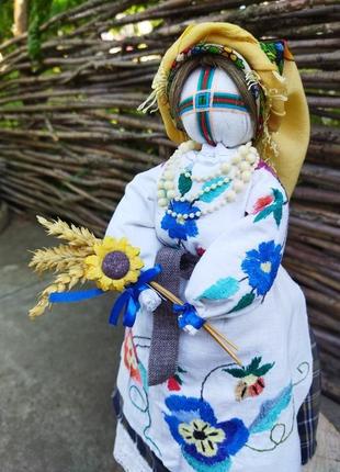Кукла мотанка, женщина с подсолнухом и колосками, символ щедрого урожая, вышитая кукла на подставке6 фото