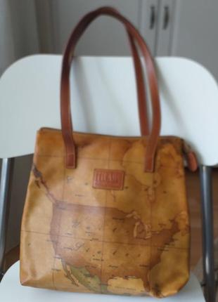 Неймовірна сумочка відомого бренду.