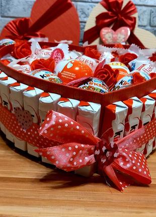 Крутий подарунковий набір солодощів у вигляді сердечка на день святого валентина, на 14 лютого2 фото