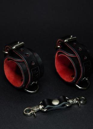 Кожаные наручники на замшевой подкладке